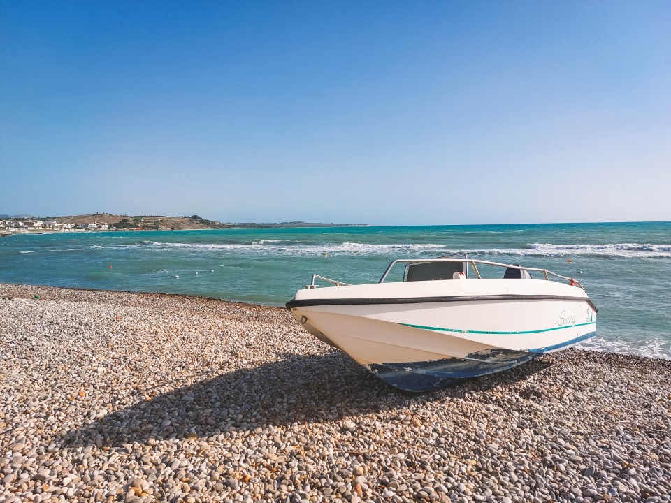 Barche ormeggiate in spiaggia