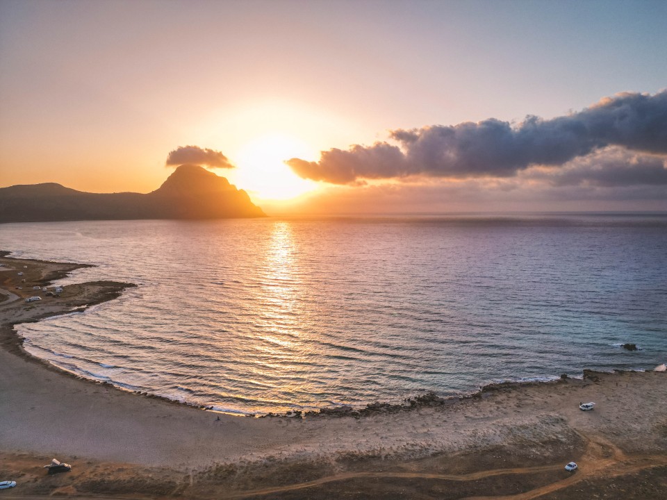 La spiaggia di Macari al tramonto