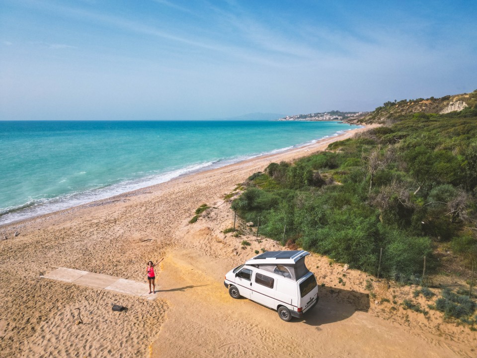 Vaniglia parcheggiato in spiaggia