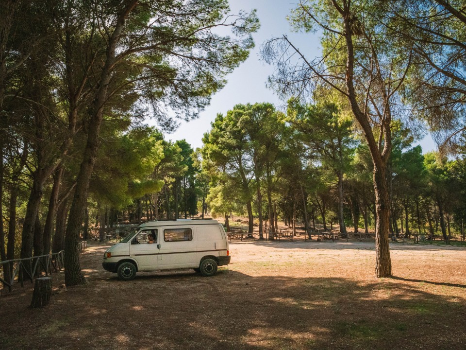 Vaniglia parcheggiato nel Bosco della Baronia