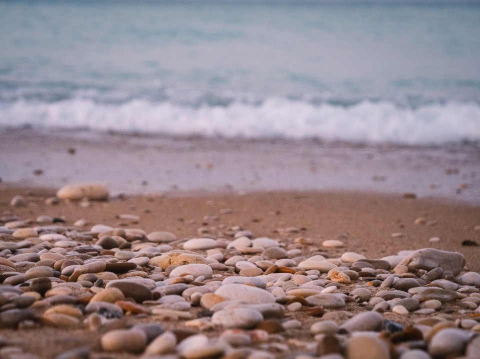 Sassolini sulla spiaggia di Lido Fuggitella