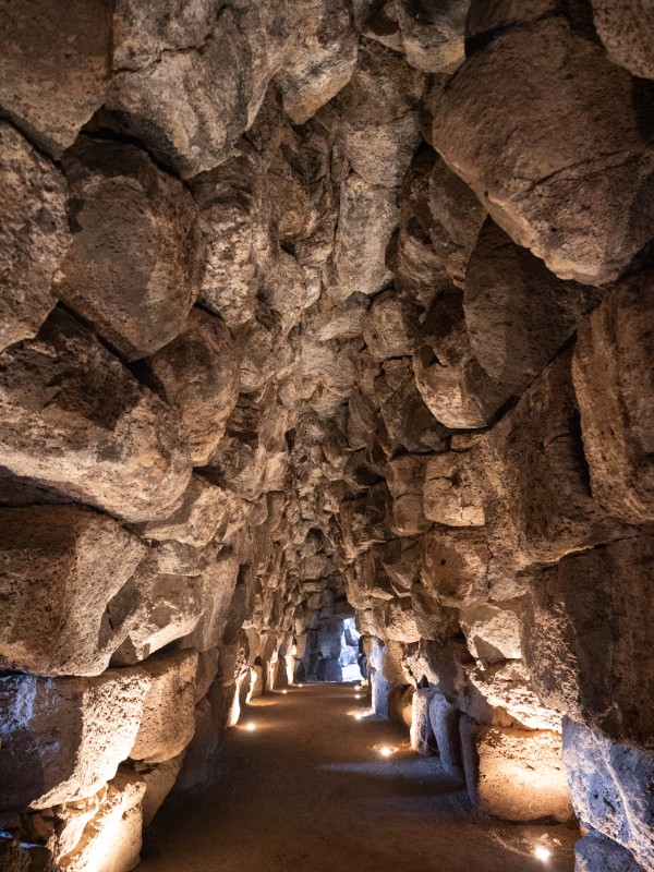 Gli interni del Nuraghe Santu Antine