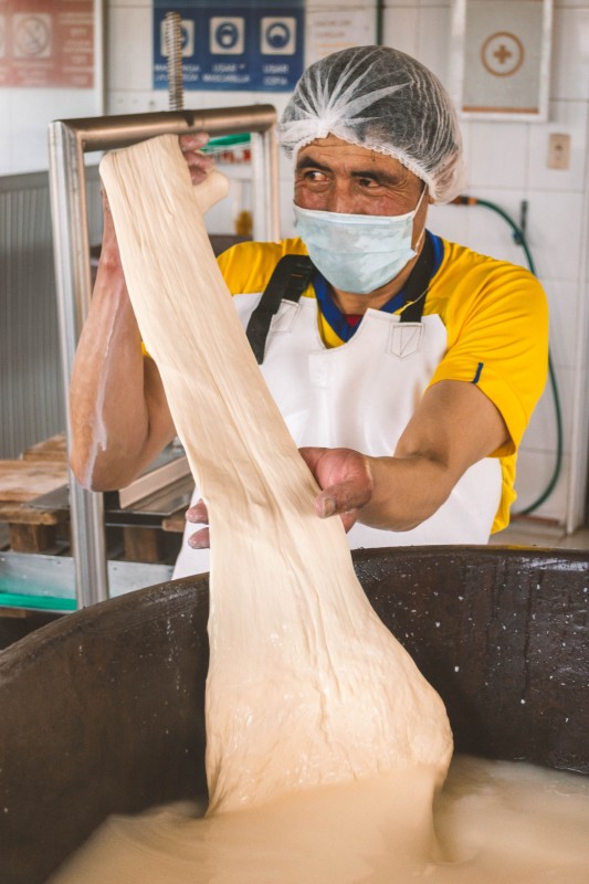 Lavorazione della mozzarella