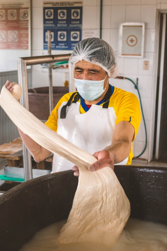 Lavorazione della mozzarella