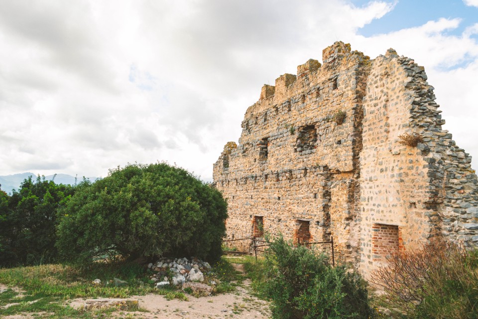  Il mastio del Castello di Acquafredda