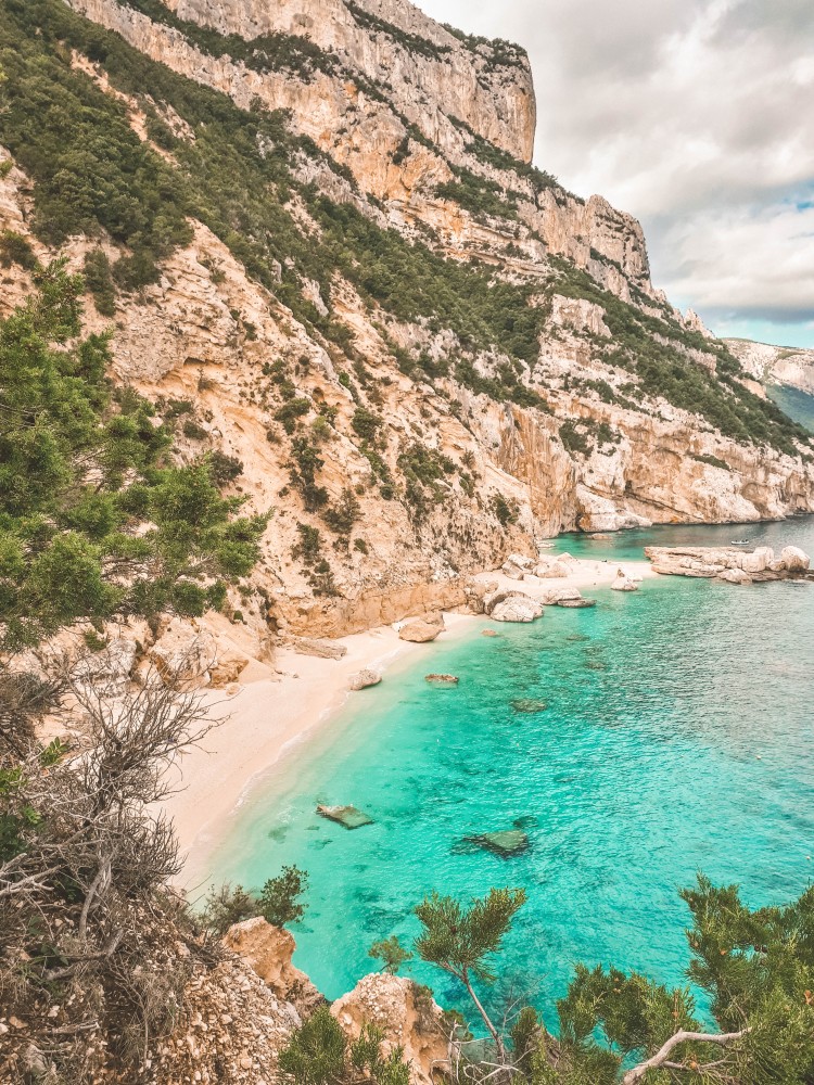 Discesa verso Cala Mariolu