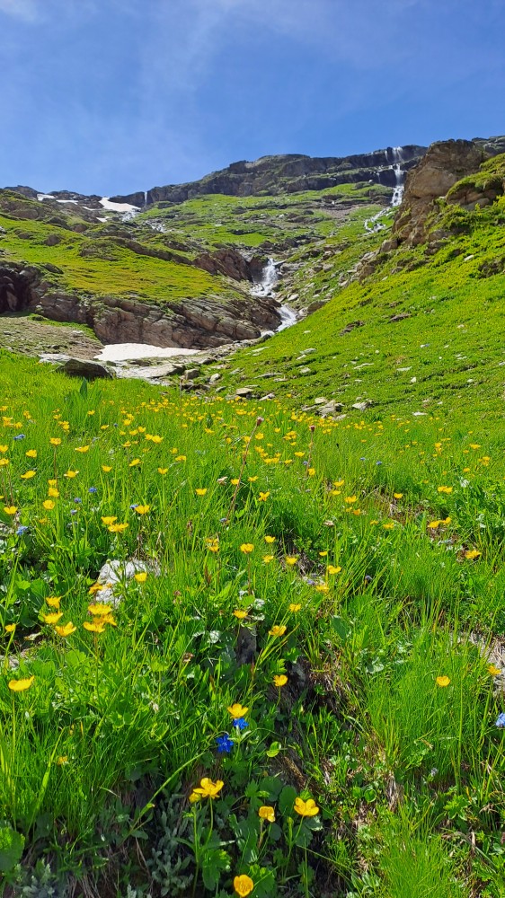 Le cascate che scendono dai Laghetti della Forcola