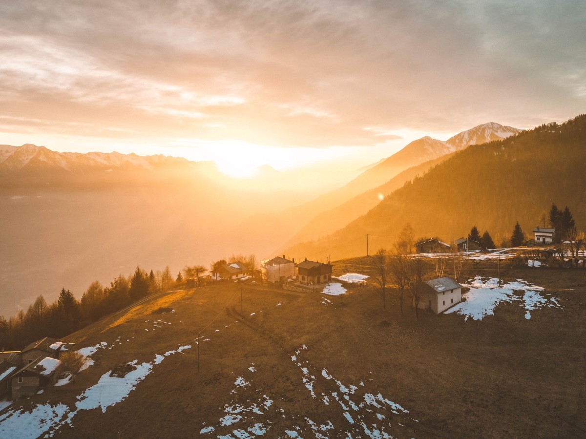 Panorama verso Sondrio al tramonto