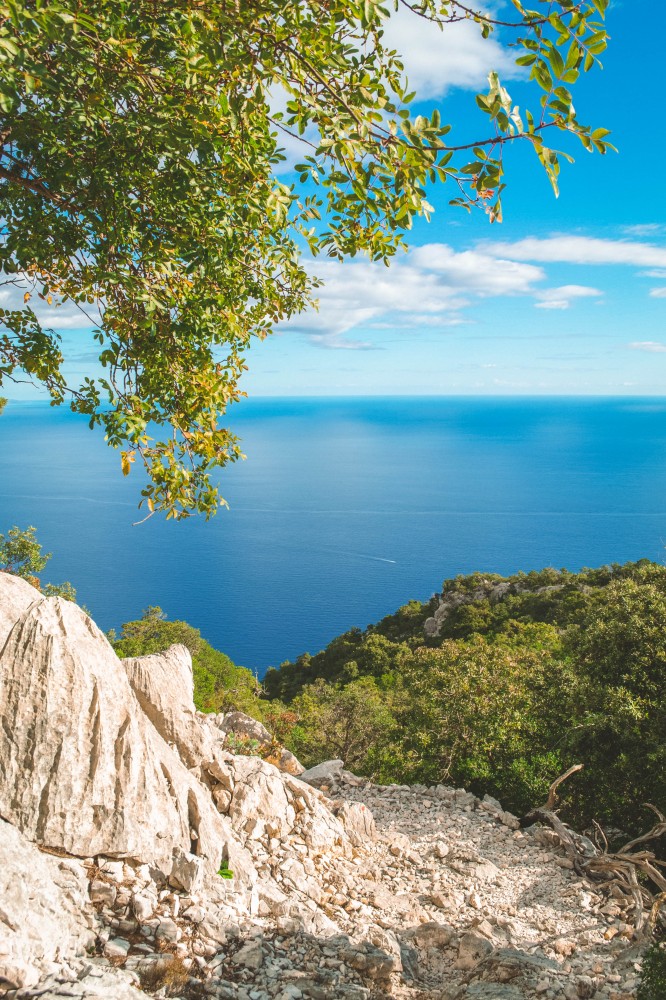 Discesa verso Cala Mariolu